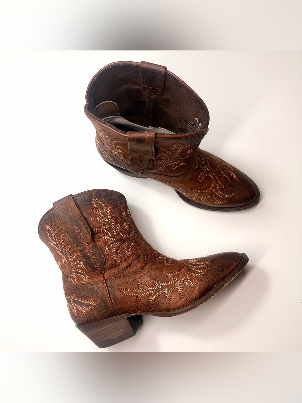 Ariat Women’s Carlin Embroidered Western Leather Ankle Booties Size - 7B - Picture 4 of 10